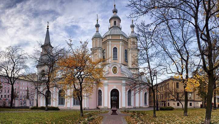 Iglesia de San Andres el Apostol en la Isla Vasilievskiy