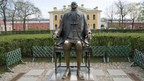 Estatua de Pedro I en la Fortaleza de San Pedro y San Pablo