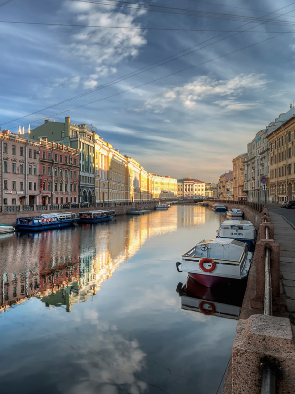 Balade en bateau sur les canaux de Saint-Pétersbourg, Russie