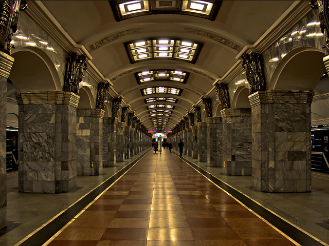 Metro de San Petersburgo. Excursiones y tours por San Petersburgo en español