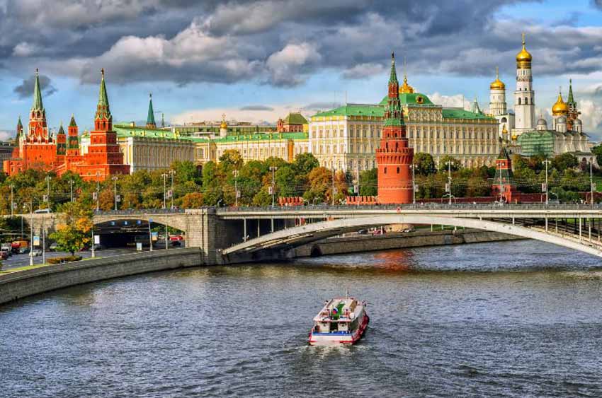 Private Walking Tour of Moscow with Kremlin Entrance Ticket