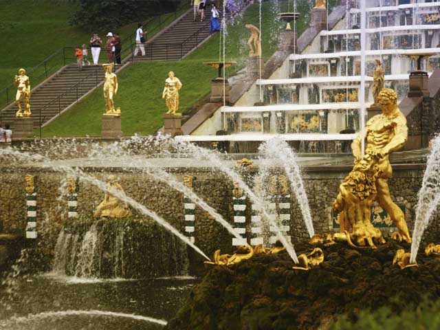Residenza e parco delle fontane di Petrodvoretz, Peterhof di San Pietroburgo, Russia